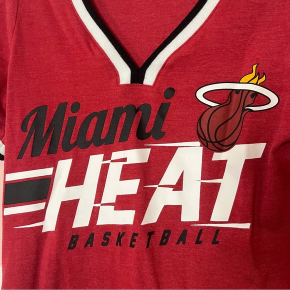 Small Miami Heat Basketball Women’s Tshirt - Picture 2 of 4